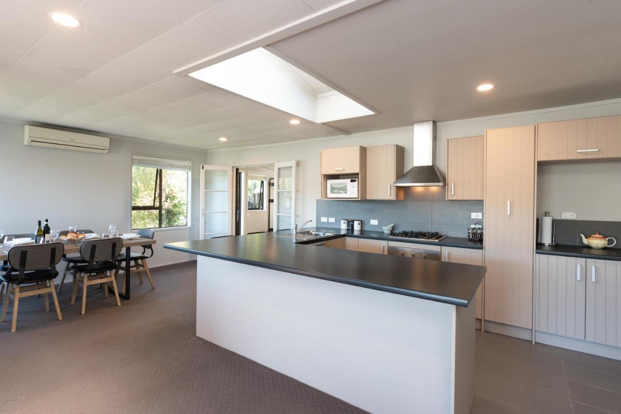 The Tide Watcher - Okiato Holiday Home Opua Exterior foto